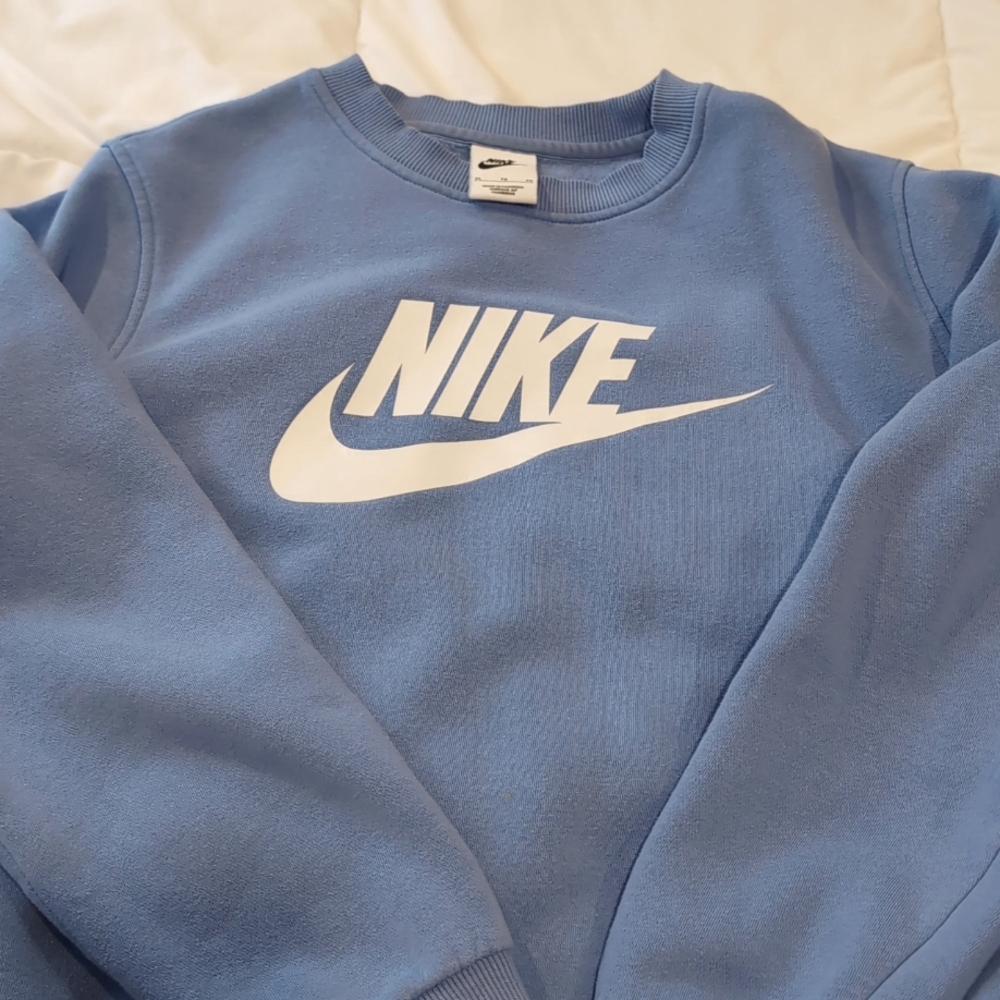 Nike youth xl crew neck sweat shirt
